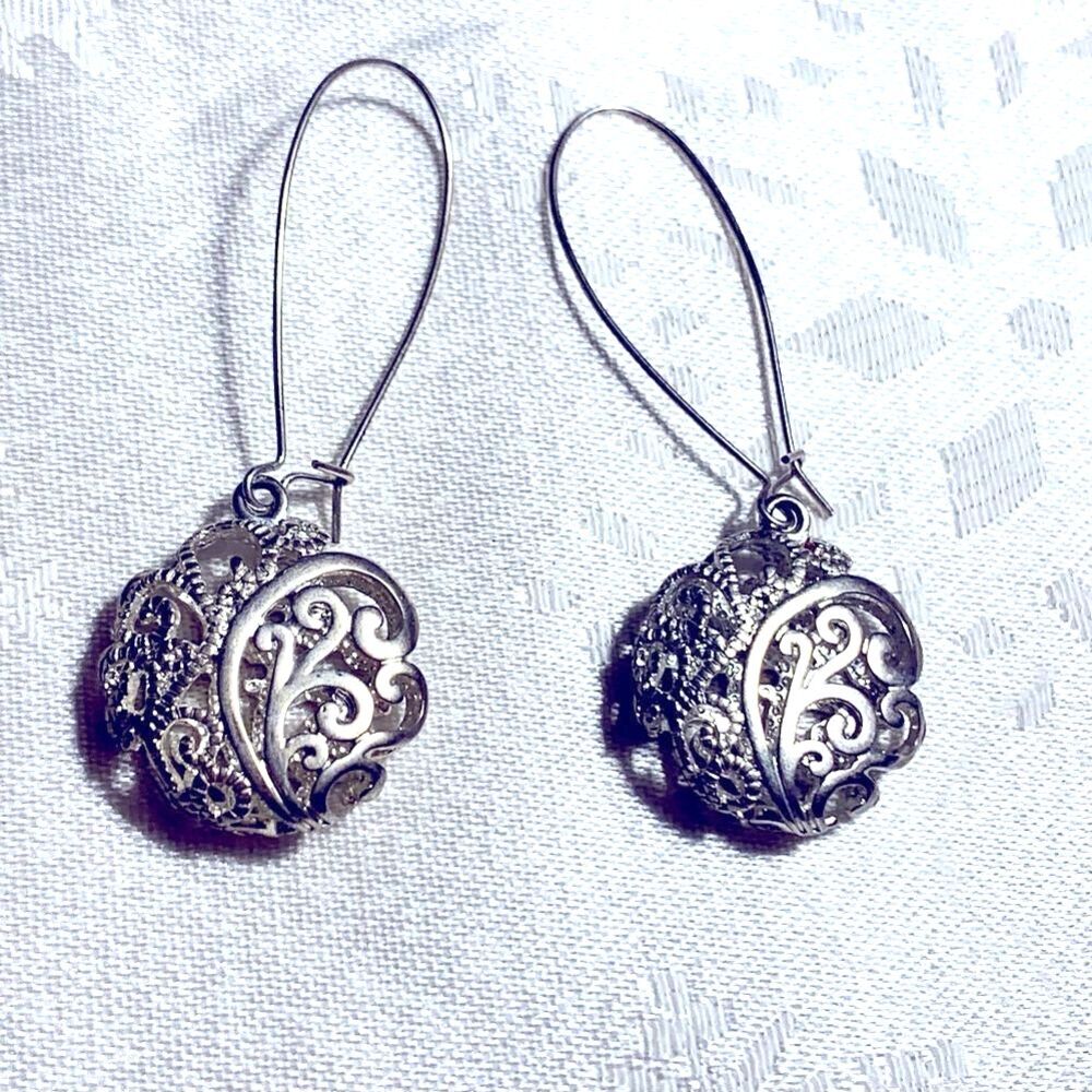 Round Filagree Earrings Drop Dangle Silver Tone 2.5” Gorgeous